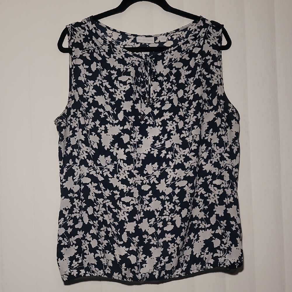New York & Company Tie-Up Sleeveless Blouse (XL)